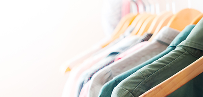 着なくなった服、どこで売るのが良いの?フリマアプリと買取サービスを徹底比較